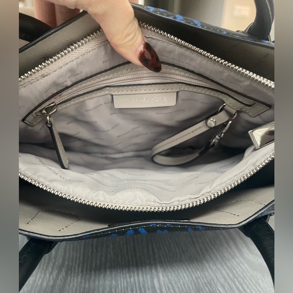 Michael Kors Mercer Saffiano Leather Tote top handle Handbag - Picture 9 of 11